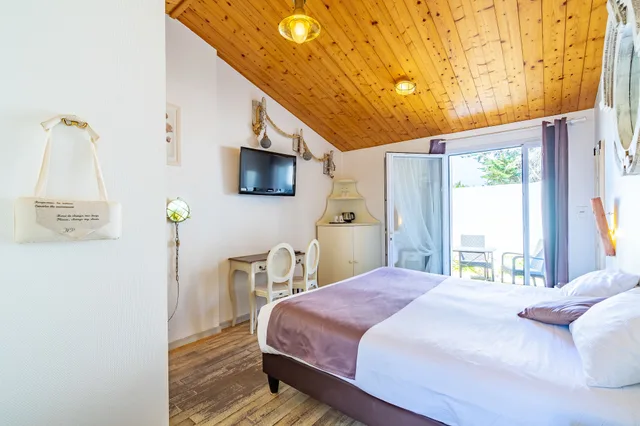 Charme، HOTEL RESTAURANT & SPA(FORMERLY PLAISIR PLAISIR) 3/9