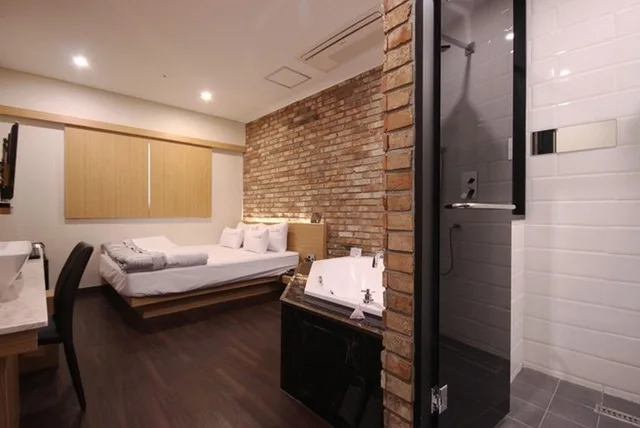 Deluxe, Nampo Comma Hotel 2/2