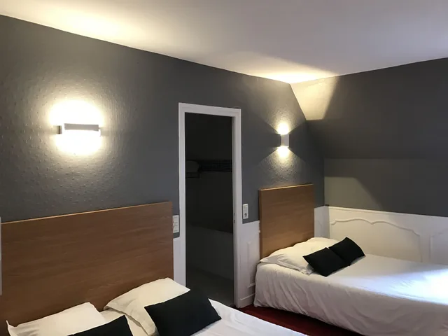 غرفة ثلاثية بسرير مزدوج وسرير فردي، Citotel Le Chapon Fin 5/10