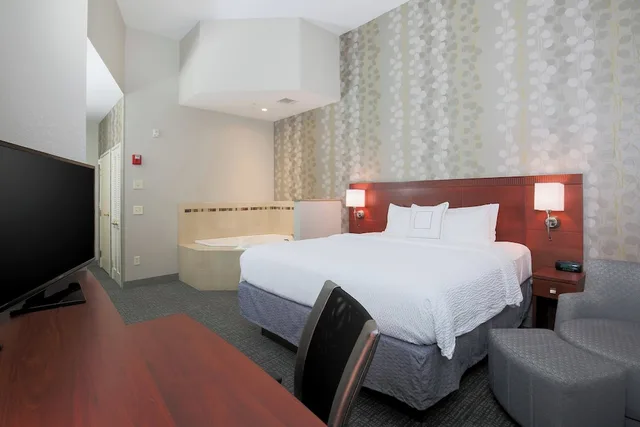 غرفة ديلوكس بسرير كينج، Courtyard By Marriott Chico 2/6