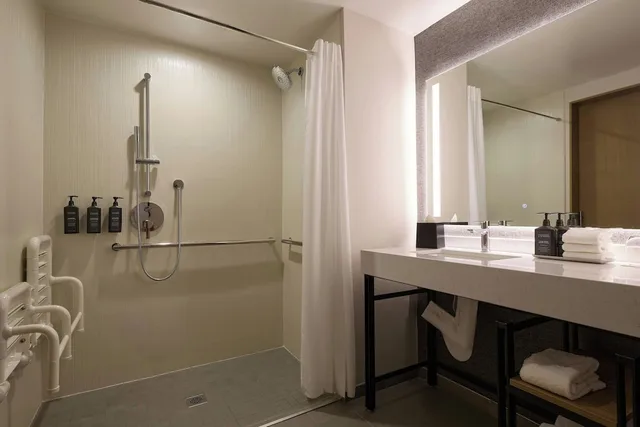 Room, King Bed, Sheraton Grand Sacramento 10/10