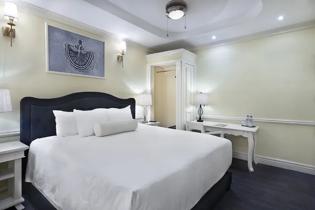 Historical, Rosa, Queen Bed، Hotel La Perla 3/4