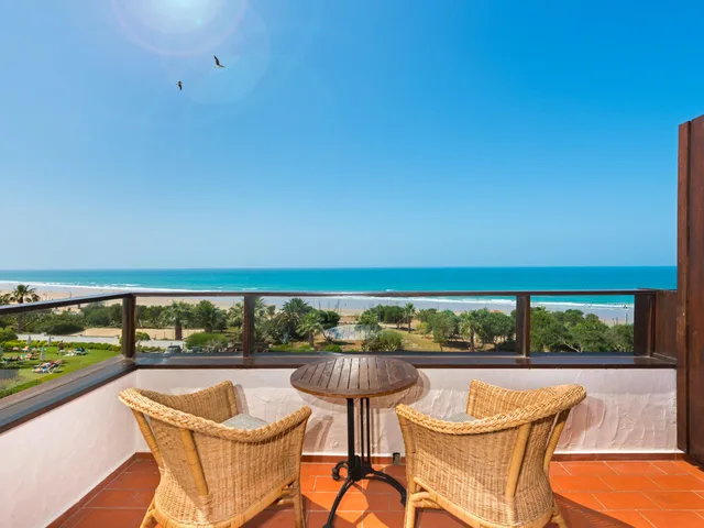 غرفة ثلاثية بإطلالة على البحر، Fuerte Conil Resort 1/1