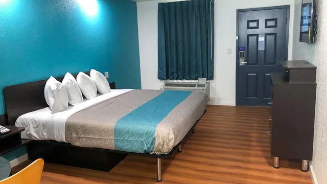 غرفة بسرير كينج لذوي الإعاقة، Motel6 Temple, TX 6/10