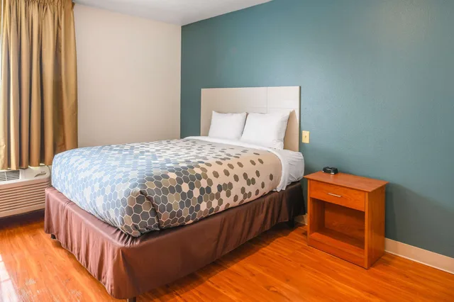 Standard, Queen Bed, Econo Lodge Hammond 3/4