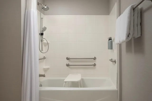 غرفة بسريرين كوين لذوي الإعاقة، Courtyard Panama City 3/4