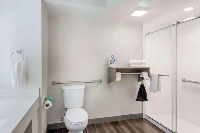 غرفة قياسية بسرير كينج، Quality Inn Ripley, WV 3/4
