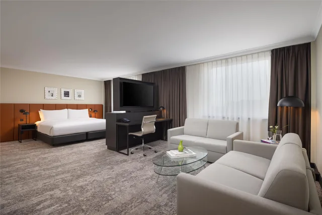 جناح جونيور، Hilton Duesseldorf 3/5