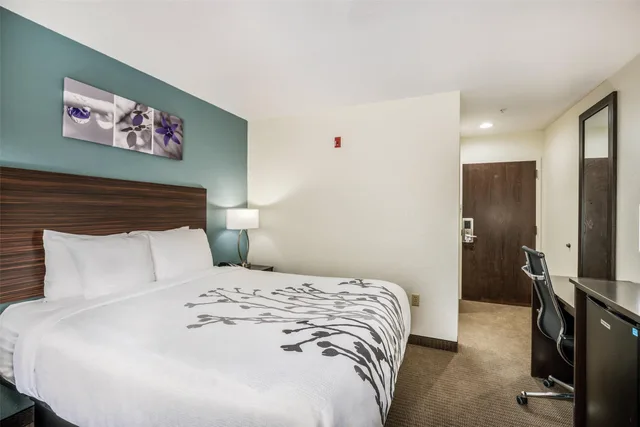 غرفة بسرير كوين، Sleep Inn & Suites Tallahassee - Capitol 1/6