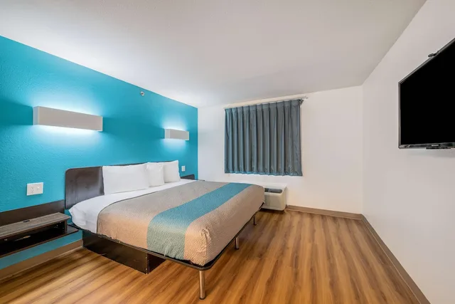 Superior, King Bed, Hot Tub, Motel6 Decatur, TX 2/9