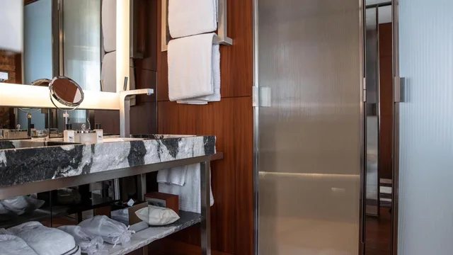 Room, King Bed, La Reserve Eden au Lac Zurich 5/8