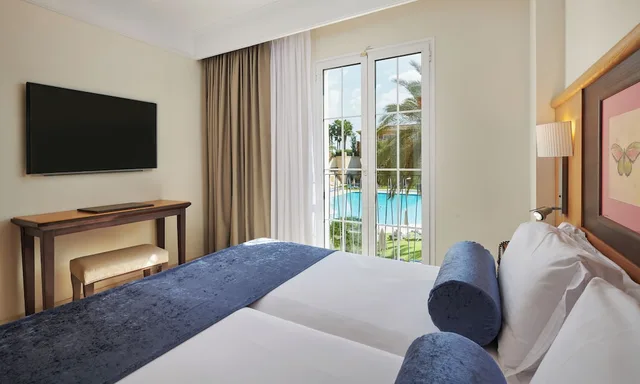 جناح بإطلالة على المسبح بشرفة مفردة بسريرين منفصلين مع أريكة، Grupotel Playa De Palma Suites And Spa 3/4