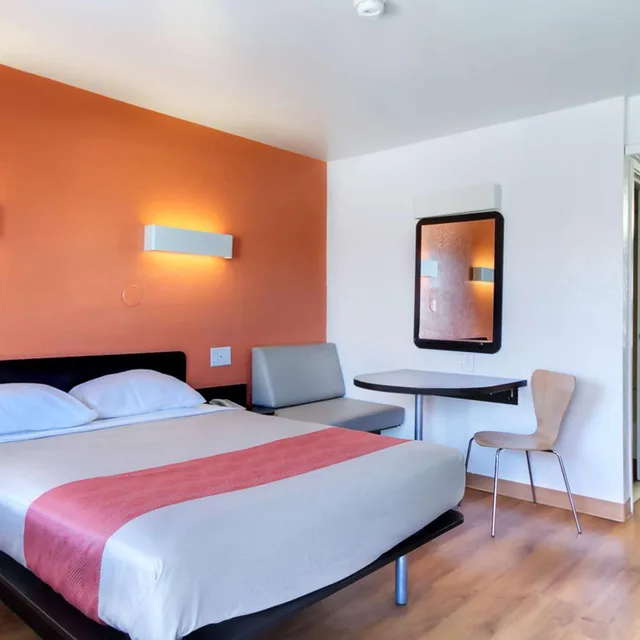 غرفة بسرير كينج لغير المدخنين، Motel6 Capitol Heights, MD - Washington 1/5