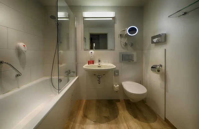 Superior, Double or Twin Bed, Leonardo Hotel Koln 10/10