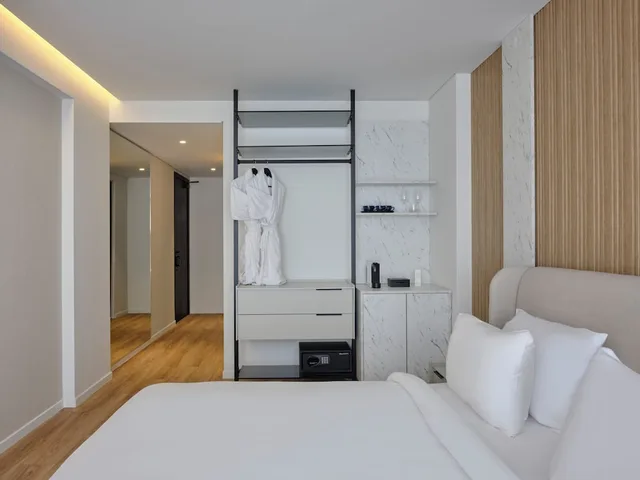غرفة تنفيذية بسرير كينج بجاكوزي، NUR Aparthotel Athens 2/5