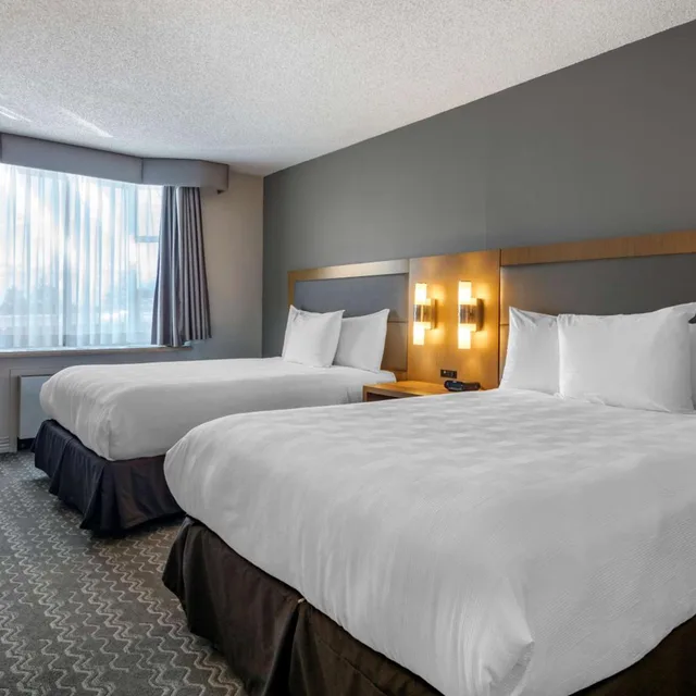 Executive, King Bed, 2 Queen Beds, Best Western Plus Vancouver Airport Hotel 2/9