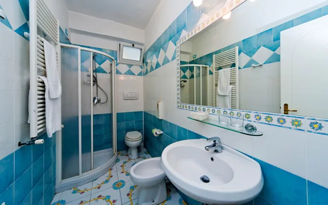 غرفة قياسية ثلاثية بسرير كوين وسرير فردي، Hotel Bellevue Benessere and Relax 3/4