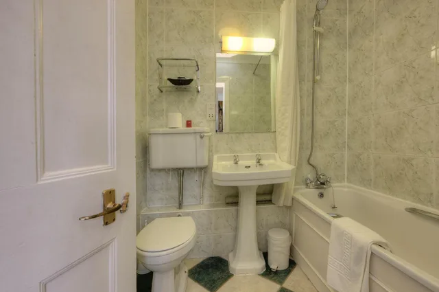 غرفة قياسية بسريرين منفصلين بإطلالة على الحديقة، Muthu Newton Hotel 9/10