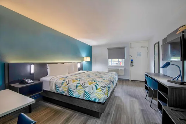 1 King Bed - Non-Smoking, Micfridge، Studio6 Jackson, MS - I-55 3/10