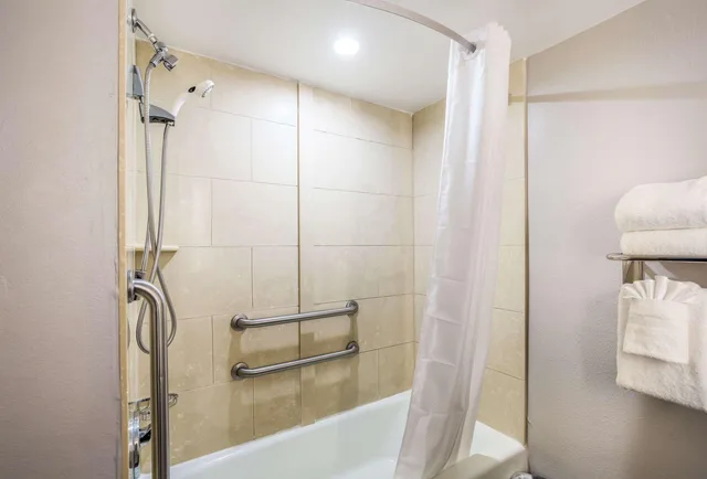 غرفة رباعية لذوي الإعاقة، Country Inn & Suites by Radisson, Virginia Beach (Oceanfront) 7/8