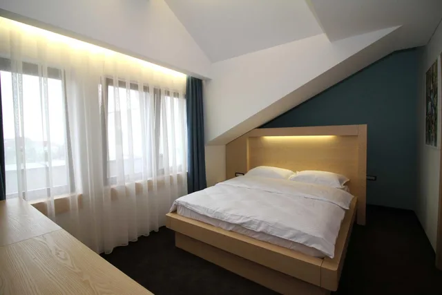 جناح جونيور بشرفة، Hotel International Prishtina Spa Prishtina 2/8