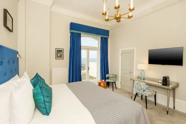 غرفة بريفيليج بسرير مزدوج بإطلالة على البحر بشرفة، Mercure Brighton Seafront Hotel 2/5