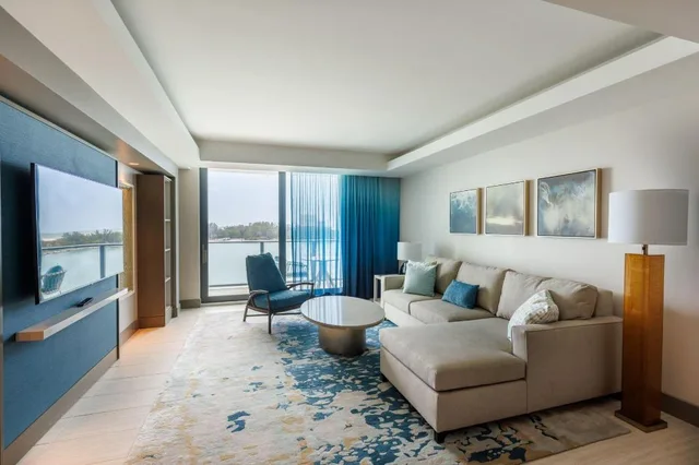 1 Bedroom, Residence, King Bed, Intracoastal View, Sofa، JW Marriott Clearwater Beach Resort & Spa 1/4