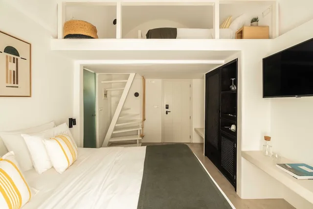 deluxe room caldera view quadruple، Rocabella Deluxe Suites And Spa 1/3