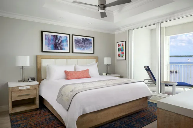 جناح بسرير كينج بغرفتين بحوض استحمام لذوي الإعاقة، Sunseeker Resort Florida Gulf Coast , Curio Collection 2/3