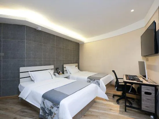 Elegant, Twin Beds, Charles Hotel 2/2