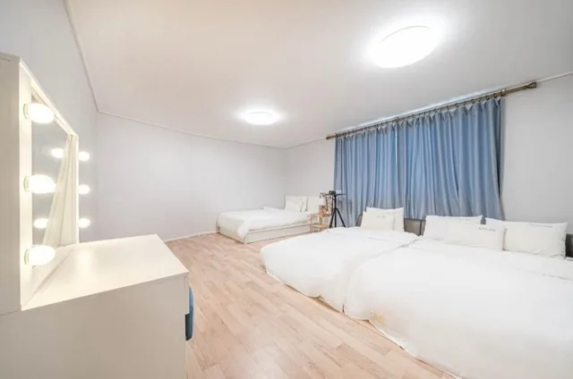 غرفة عائلية بسرير مزدوج وسرير فردي وسرير كوين، Hotel Mini 1/3