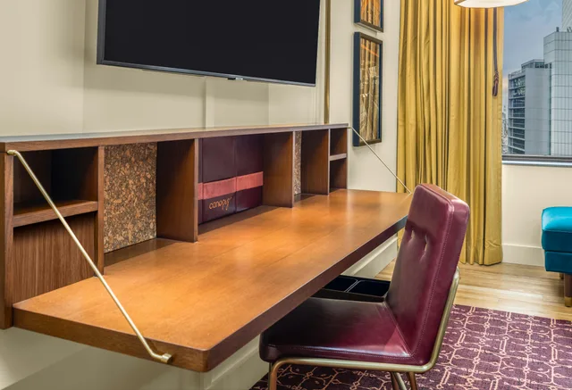 Room, King Bed, Peloton، Canopy by Hilton Chicago Central Loop 3/3