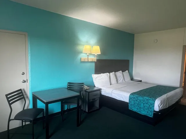 غرفة سوبيريور بسرير كينج للمدخنين، Howard Johnson By Wyndham Galveston 4/10