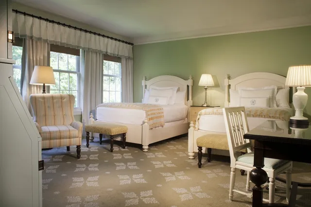 غرفة بسريرين مزدوجين لذوي الإعاقة، Omni Bedford Springs Resort 5/9