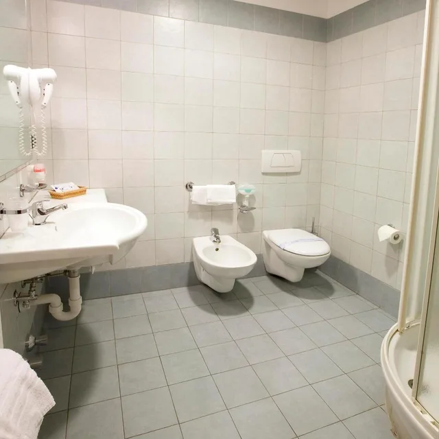 غرفة رباعية، HOTEL GALLIA 5/6