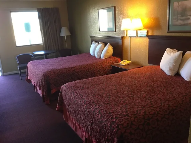 غرفة أساسية بسريرين كوين، Travel Inn North Little Rock 1/4