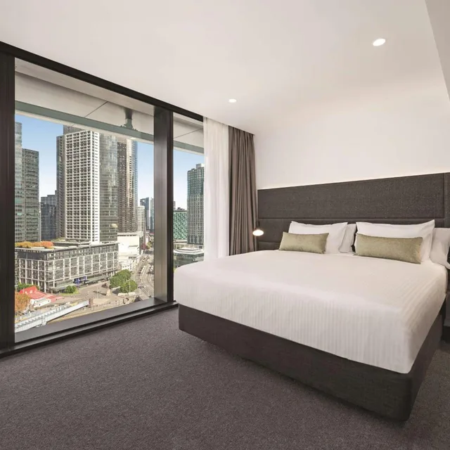 Room, Queen Bed, Yarra View, Vibe Hotel Melbourne 1/6