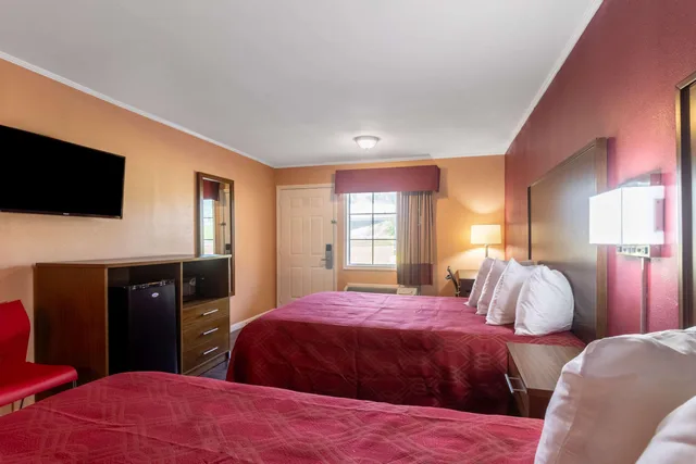 غرفة رباعية بسريرين مزدوجين، Econo Lodge Cornersville I-65 2/8