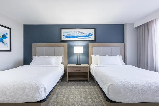 جناح بسريرين مزدوجين بغرفة نوم واحدة مع أريكة، The Simon Hotel Sydney 1/5