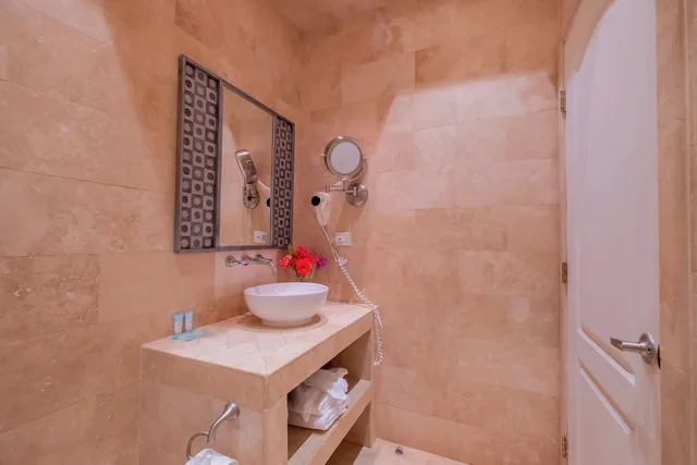 جناح بسريرين كينج وسريرين كوين بإطلالة على البحر بـ3 غرف نوم في طابق مرتفع، The Placencia 3/3