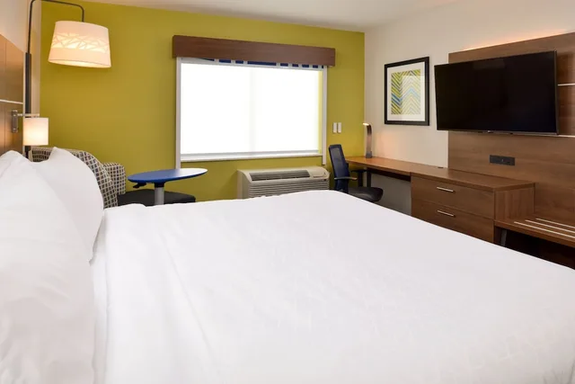 غرفة قياسية بسرير كينج لذوي الإعاقة، Holiday Inn Express And Suites Ottumwa 1/5
