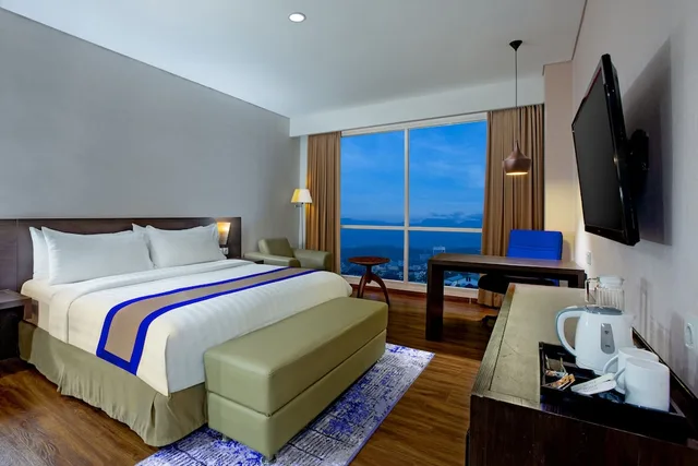 جناح جونيور بسريرين منفصلين، Aston Jember Hotel and Conference Center 3/6