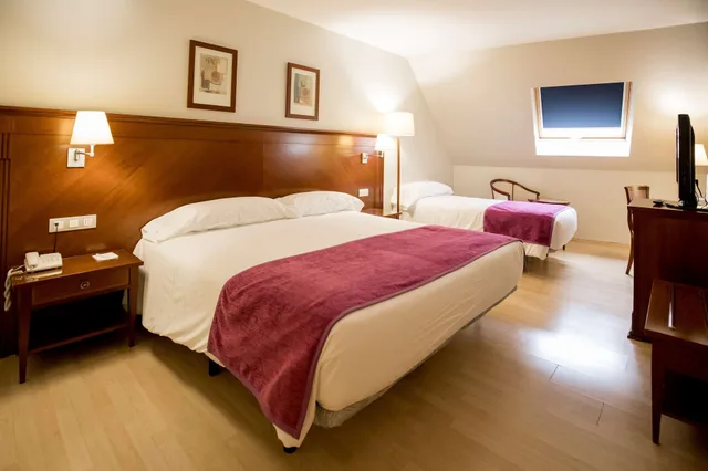 غرفة قياسية ثلاثية، Hesperia Andorra 5/10