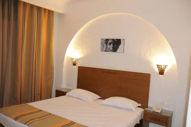 غرفة مفردة بسرير مزدوج، Hotel Menara 1/2