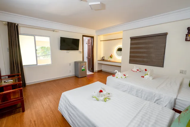 غرفة ديلوكس ثلاثية بسرير مزدوج وسرير فردي، Amigo Hotel 2/2