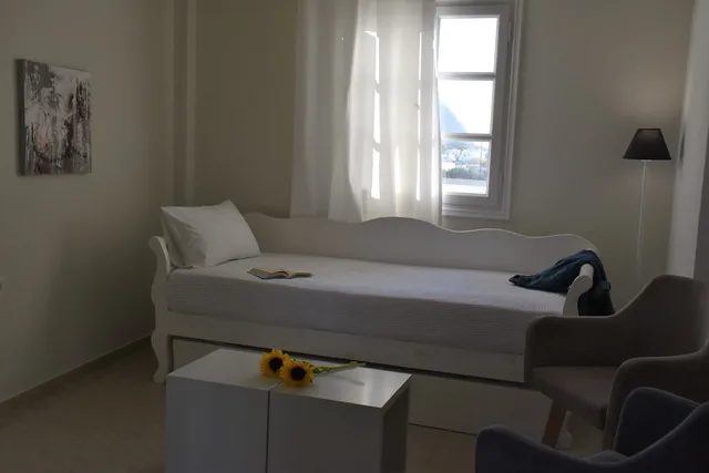 جناح سوبيريور بسرير كوين مع أريكة بجاكوزي، DE NAXIA SUITES 3/4