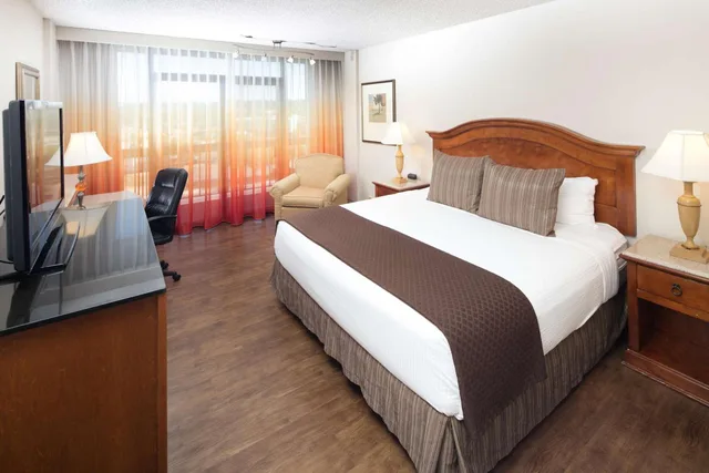 غرفة بريميوم بسرير كينج بشرفة، Red Lion Hotel Boise Downtowner 4/8