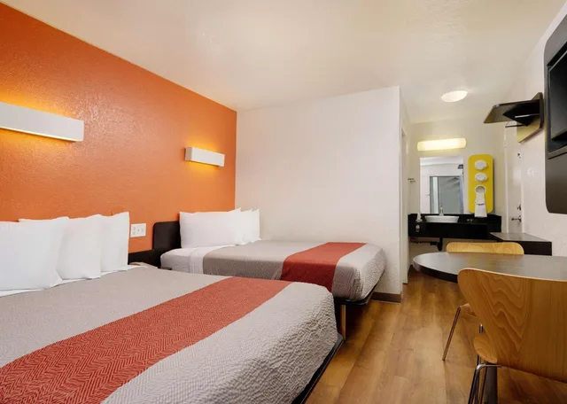غرفة رباعية، Motel6 Camarillo, CA 2/10