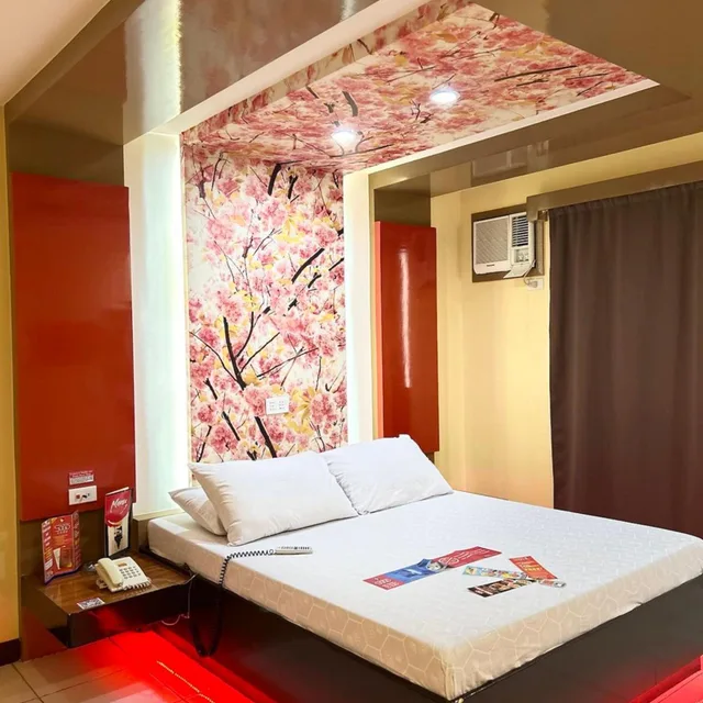 Regency, King Bed، Hotel Sogo Sta. Rosa Laguna 2/4
