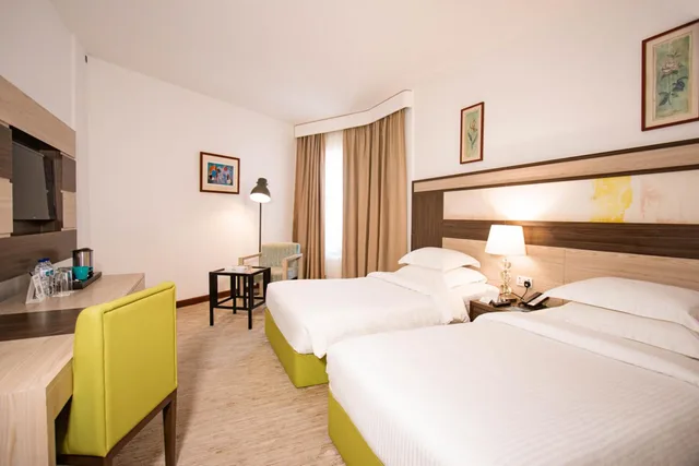 غرفة بريميوم بسرير كينج وسرير كوين، BM Beach Hotel 1/9